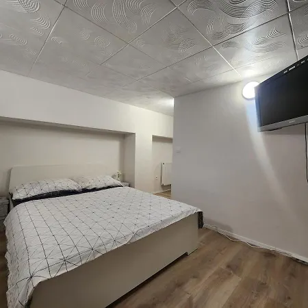 Forest View Scandi Loft Apartment