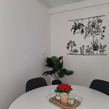 Forest View Scandi Loft Apartment *